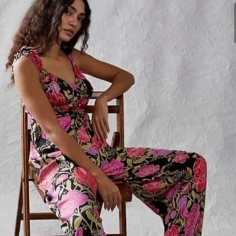 Free People Rolling Hills Floral Jumpsuit Size Medium NWOT Cap Sleeve Tie Front